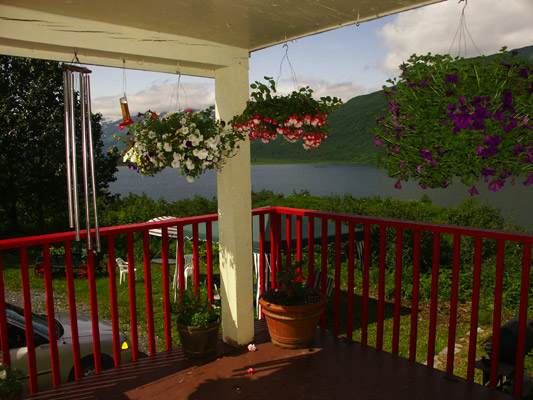 the porch with a view over Robe Lake